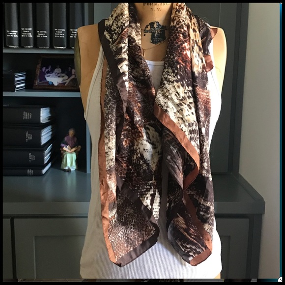 Oscar De La Renta Animal Print Scarf - Picture 6 of 10